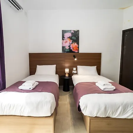 Cozy - By Hostmt Apartment