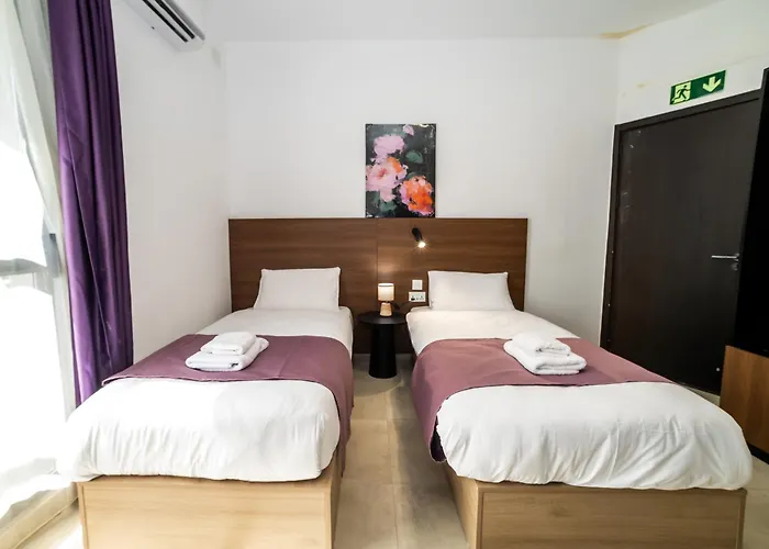 Cozy - By Hostmt Apartment